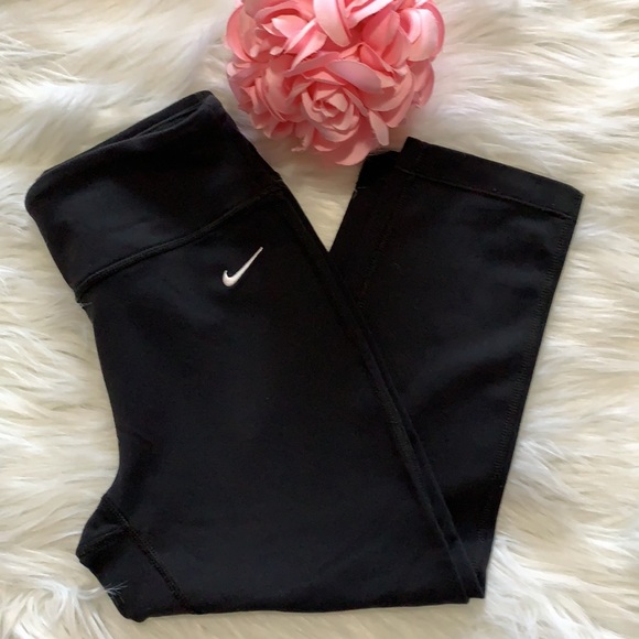 Nike Dri Fit  Women’s Crop - Picture 2 of 7